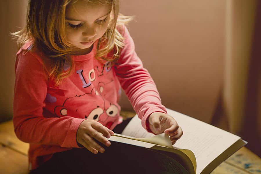A girl browsing a book / Photo: Jonathan Borba on Unsplash