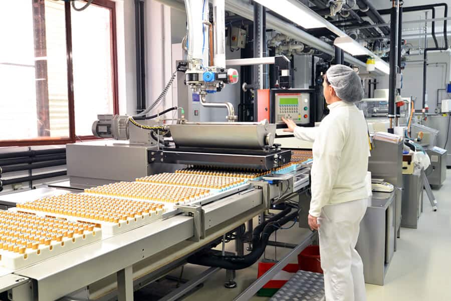 Production of pralines in a factory
